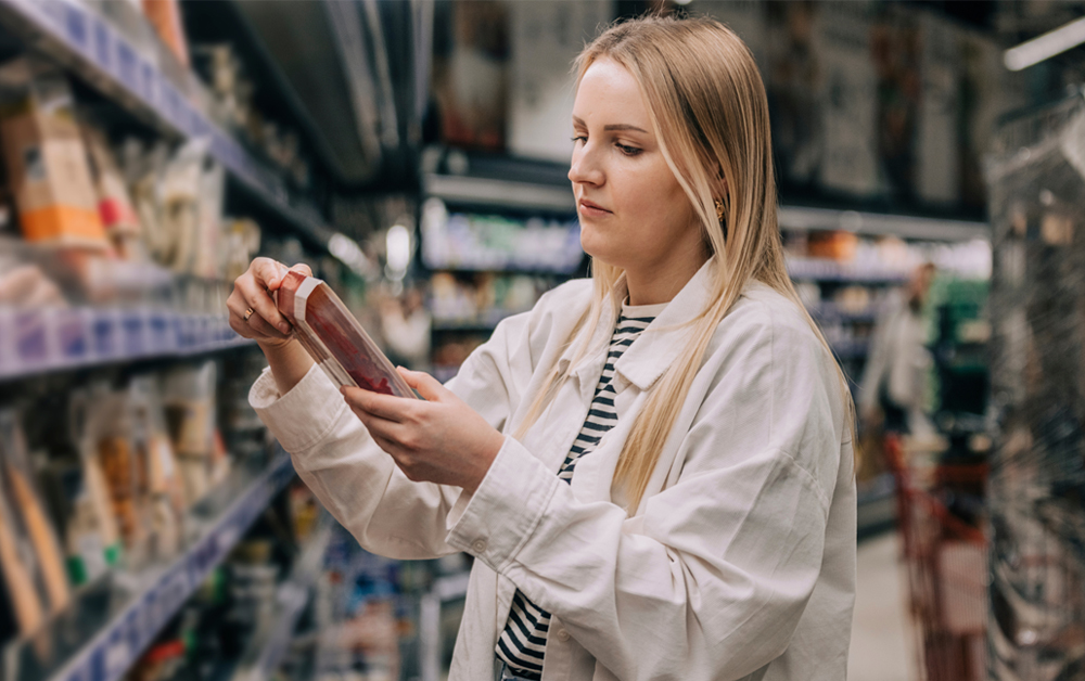 Person looking Food Consumer Claims 2023 1000x638